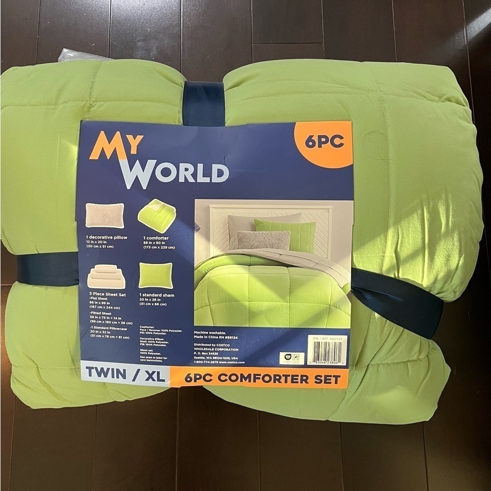 My World NWT Microfiber 6-piece Bedding Set.  Twin XL